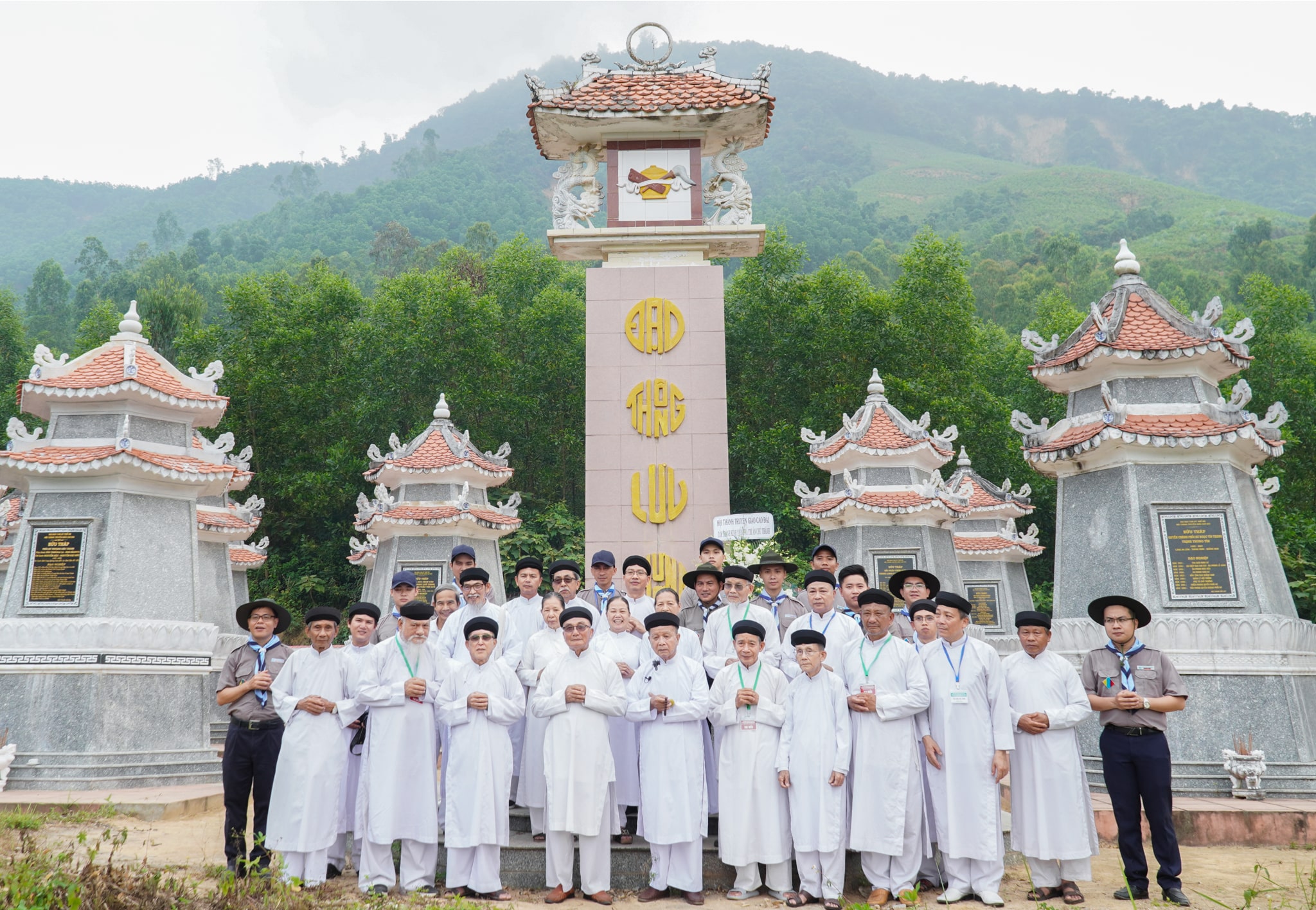 Chức sắc Hội Thánh dâng hương tại Thánh Lâm Phước Địa – ảnh 15