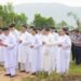 Hình ảnh: Chức sắc Hội Thánh dâng hương tại Thánh Lâm Phước Địa