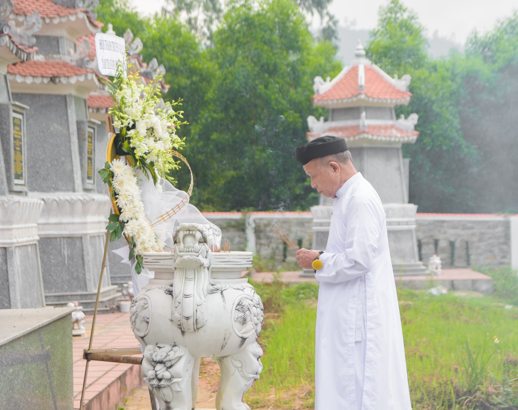 Chức sắc Hội Thánh dâng hương tại Thánh Lâm Phước Địa – ảnh 5