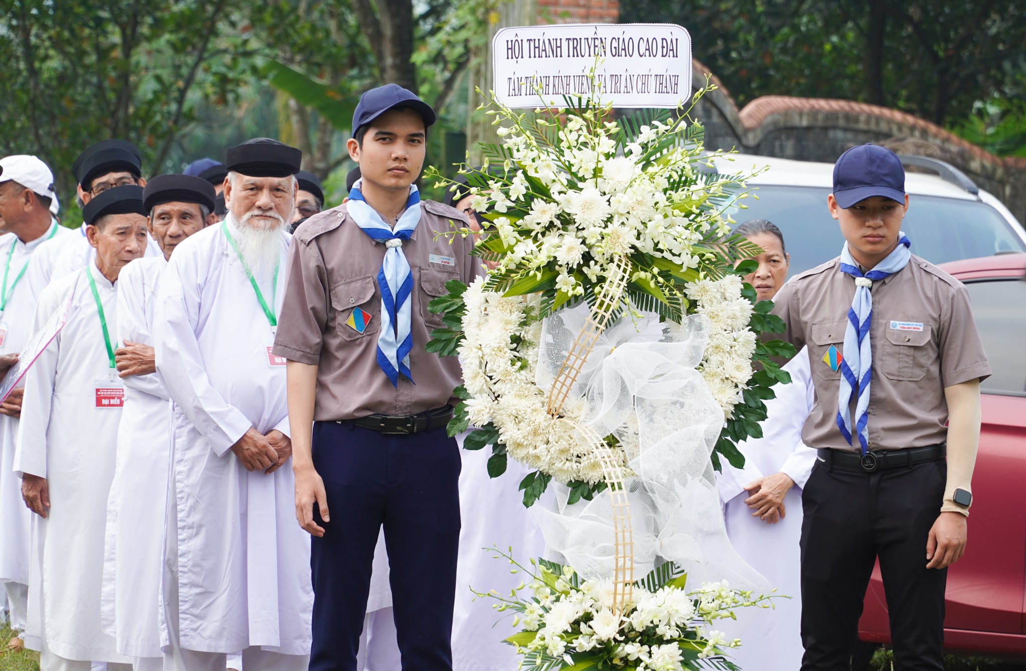 Chức sắc Hội Thánh dâng hương tại Thánh Lâm Phước Địa – ảnh 8