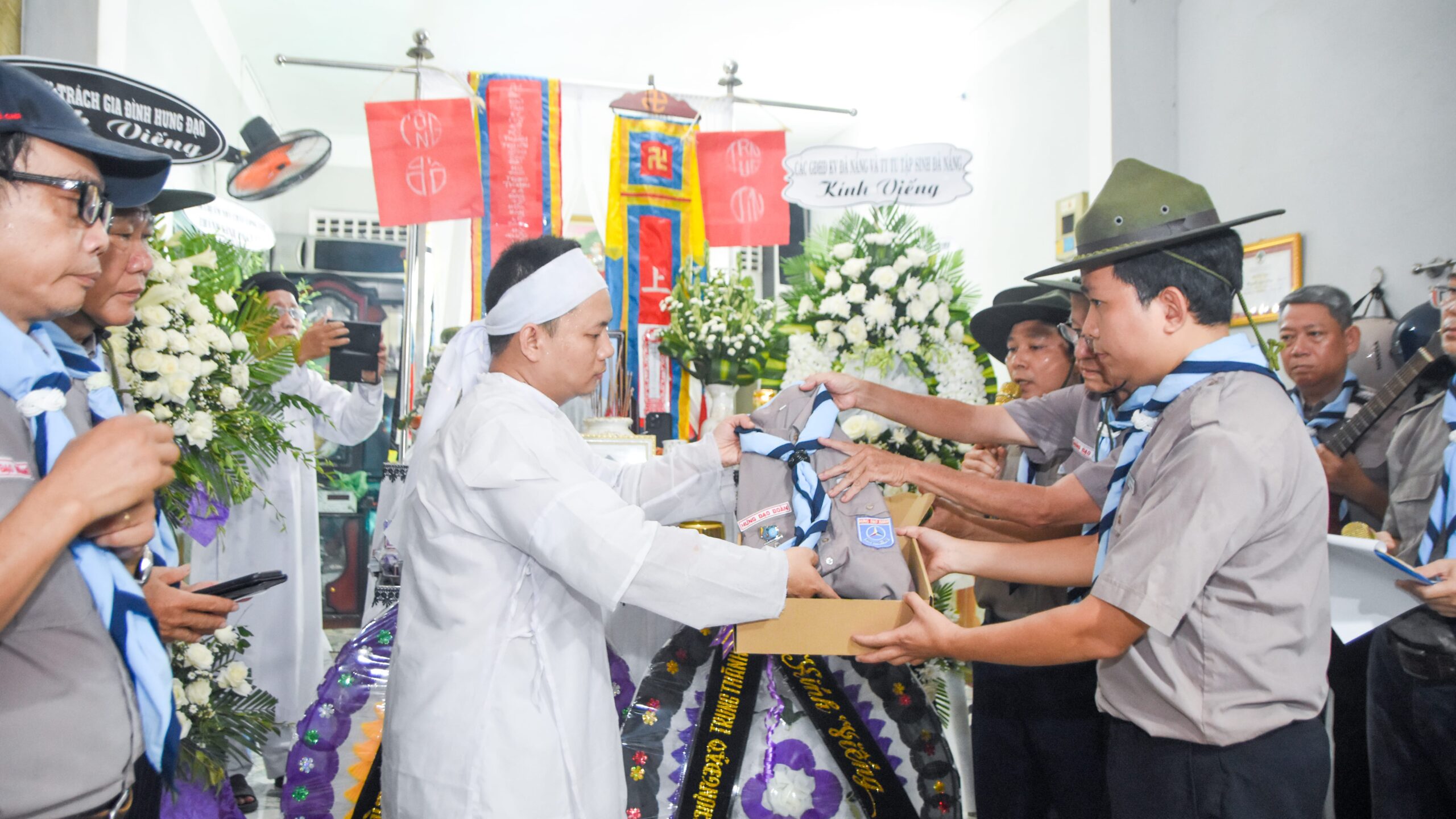 Ban Phụ trách cùng các GĐHĐ tại Đà Nẵng viếng tang cố Huynh trưởng Hồ Quốc Bửu – ảnh 16