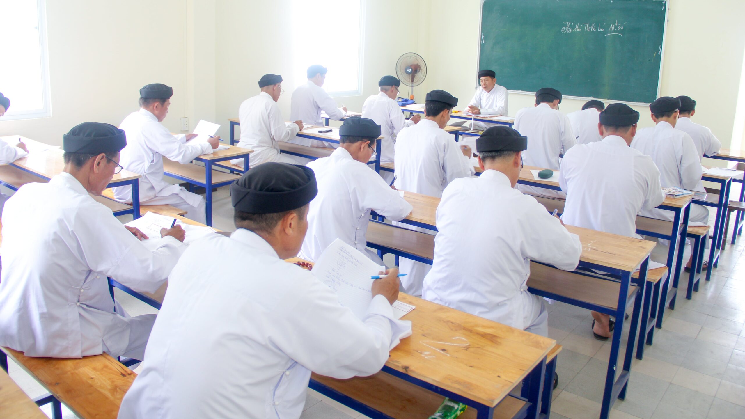 Hội Thánh tổ chức ôn kiểm Tứ Bửu pháp &amp; thọ phong sắc phái đối với khóa Lễ sanh nam năm Quý Mão – ảnh 15