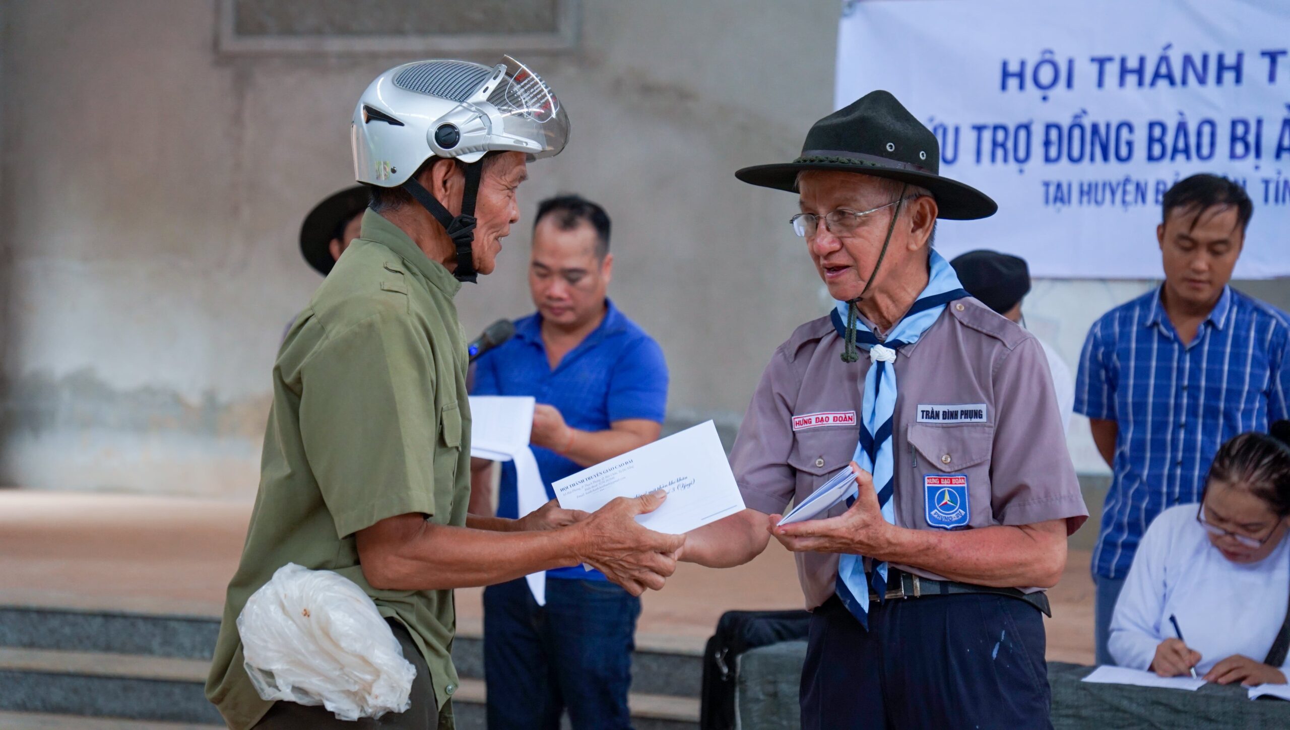 HỘI THÁNH TRUYỀN GIÁO CAO ĐÀI THỰC HIỆN CHUYẾN THIỆN NGUYỆN HỖ TRỢ ĐỒNG BÀO MIỀN BẮC BỊ BÃO LŨ (Cập nhật ngày thứ hai – 29/08 Giáp Thìn, 01/10/2024) – ảnh 48