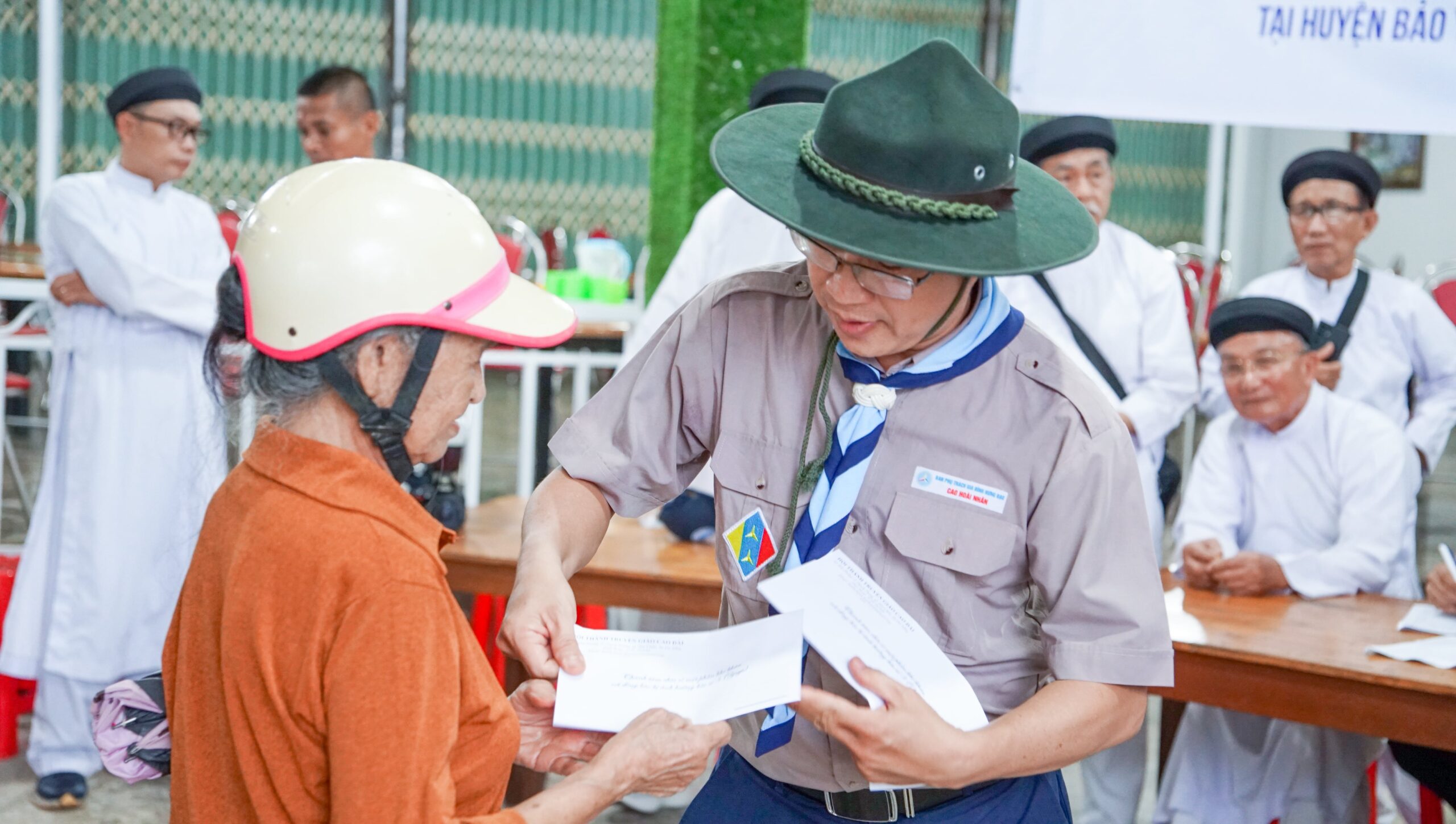 Hội Thánh Truyền Giáo Cao Đài thực hiện chuyến thiện nguyện hỗ trợ đồng bào miền Bắc bị bão lũ. – ảnh 50