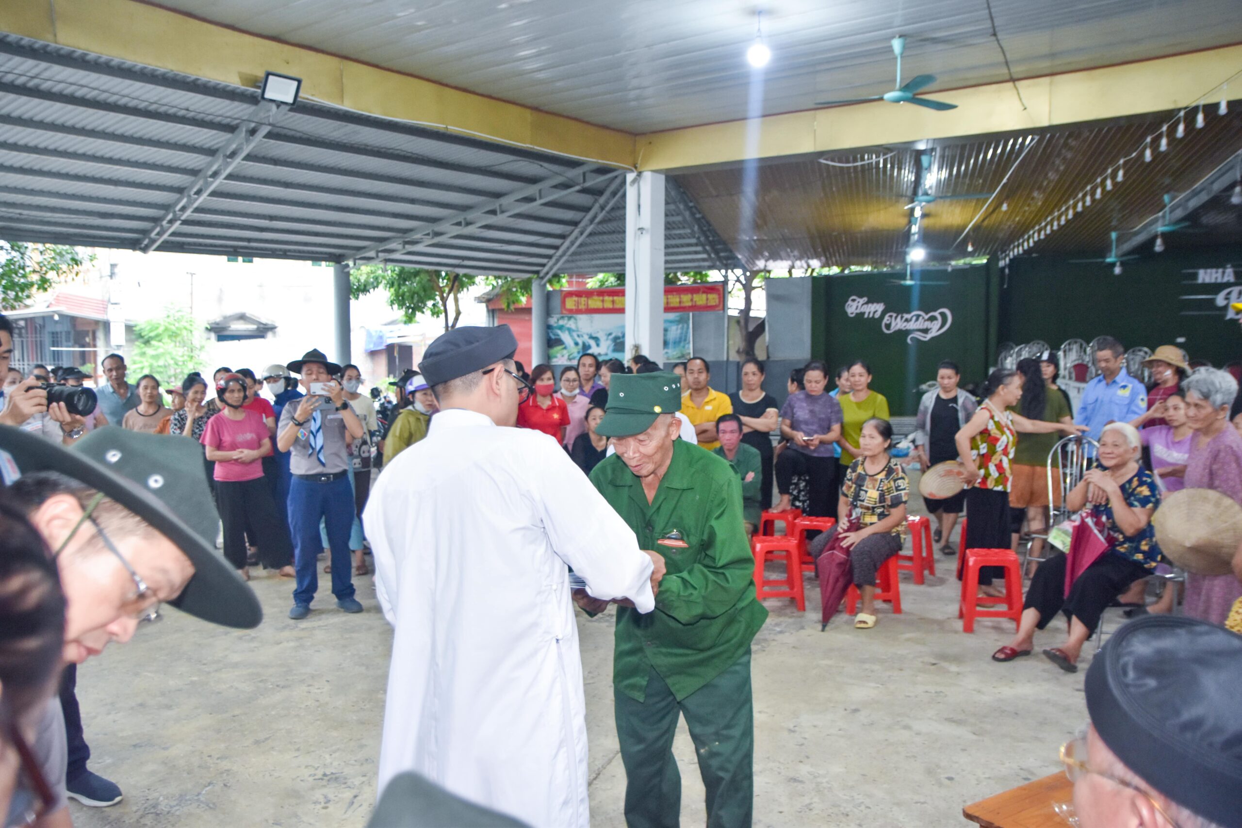 Hội Thánh Truyền Giáo Cao Đài thực hiện chuyến thiện nguyện hỗ trợ đồng bào miền Bắc bị bão lũ. – ảnh 14