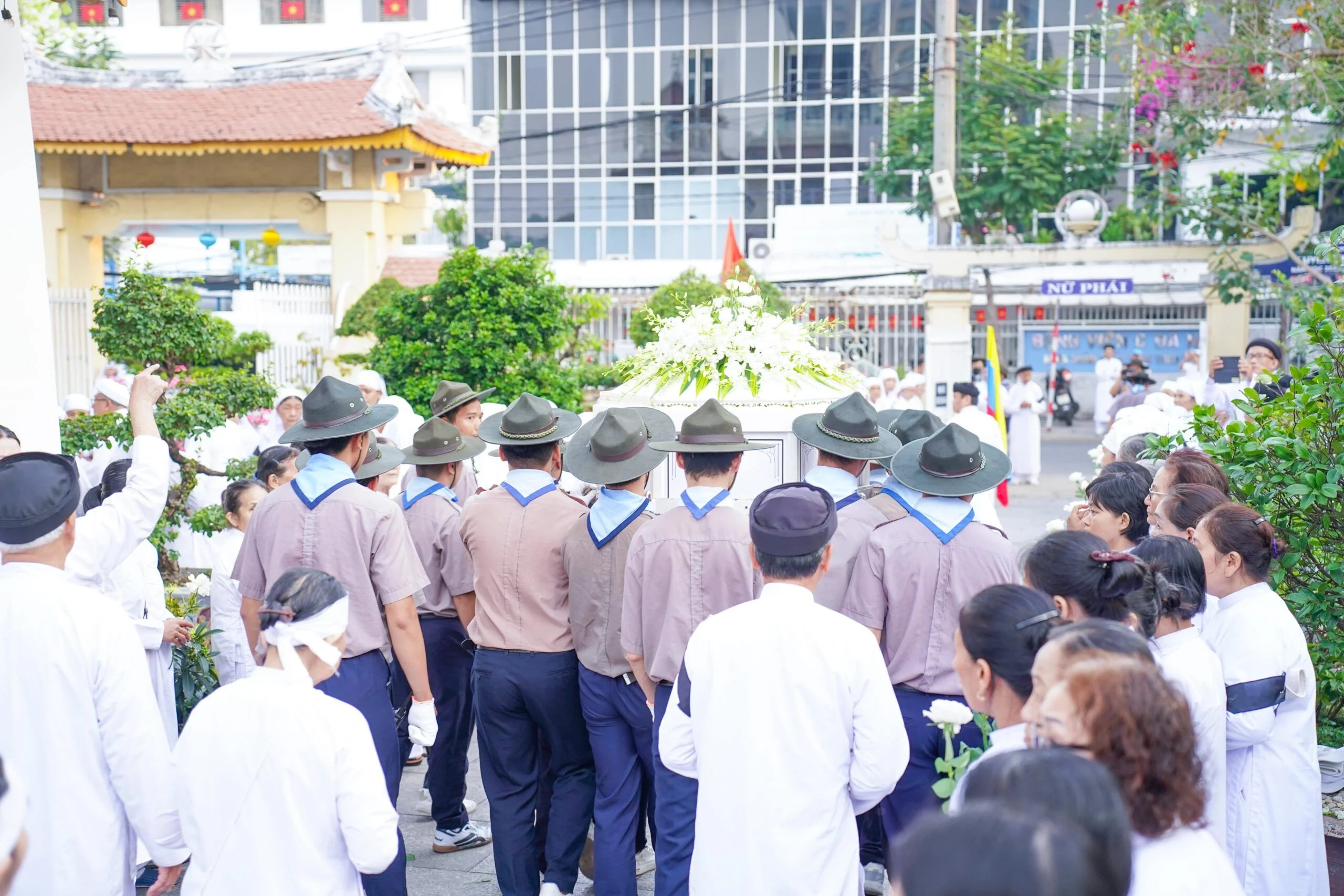 Lễ an táng – ảnh 59