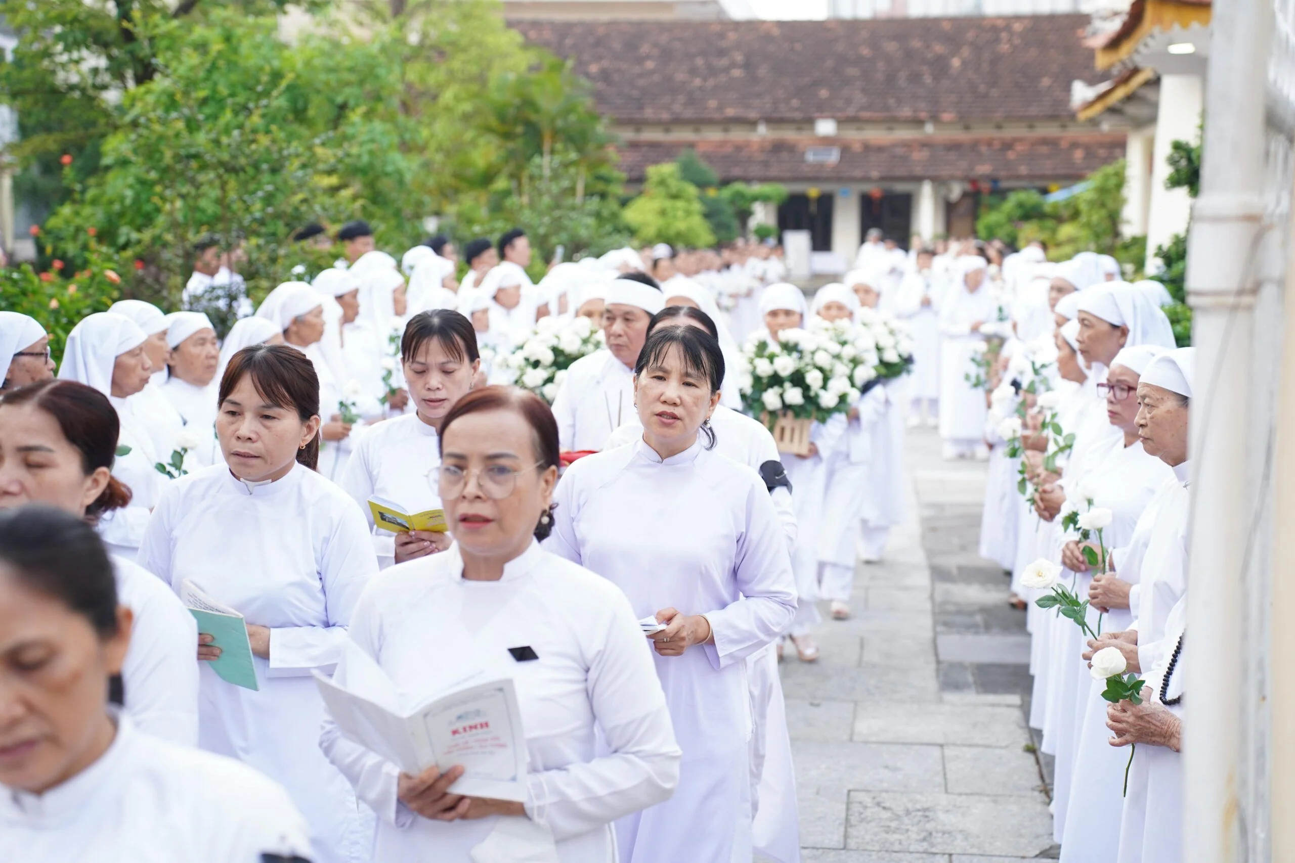 Lễ an táng – ảnh 63