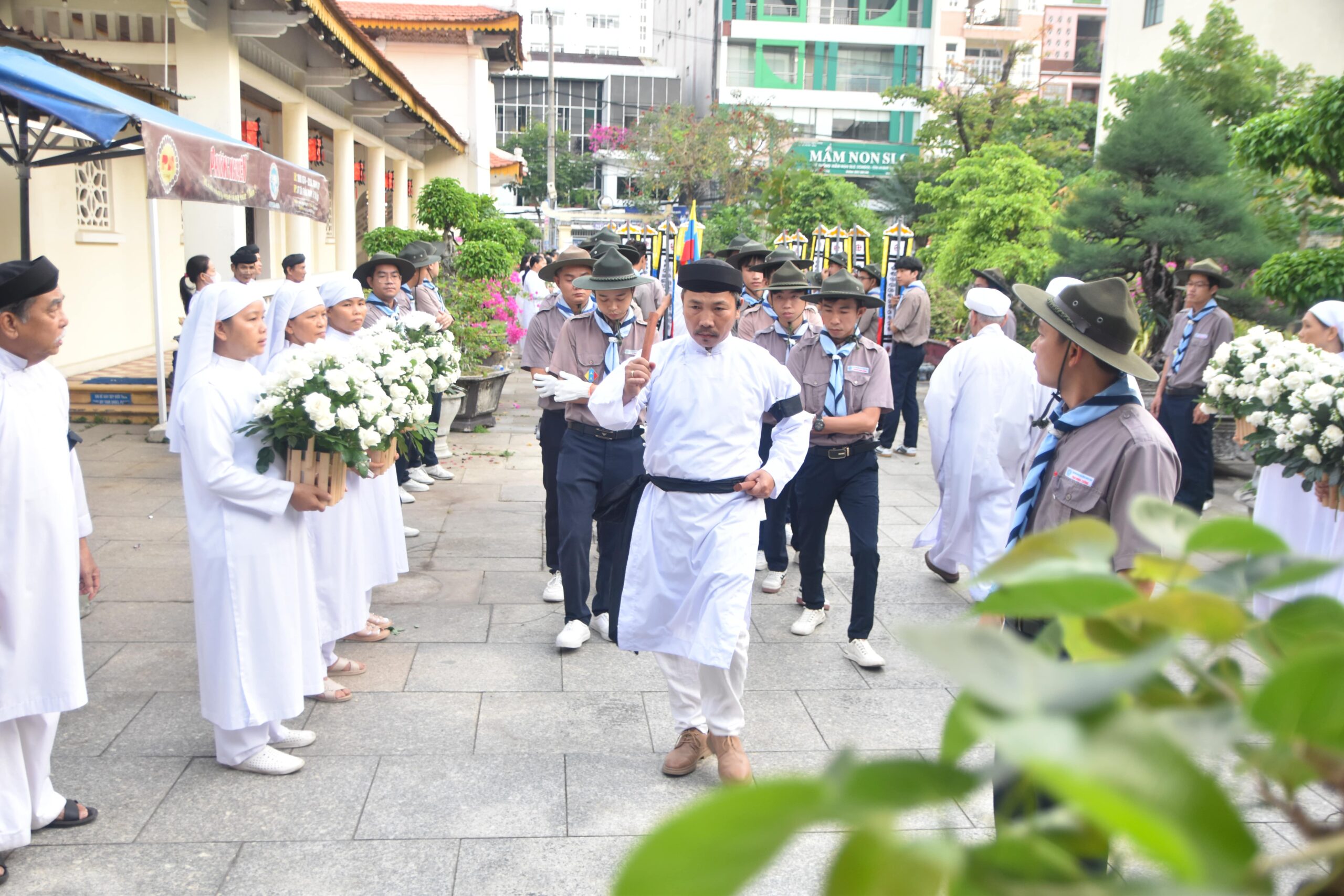 Lễ an táng – ảnh 17