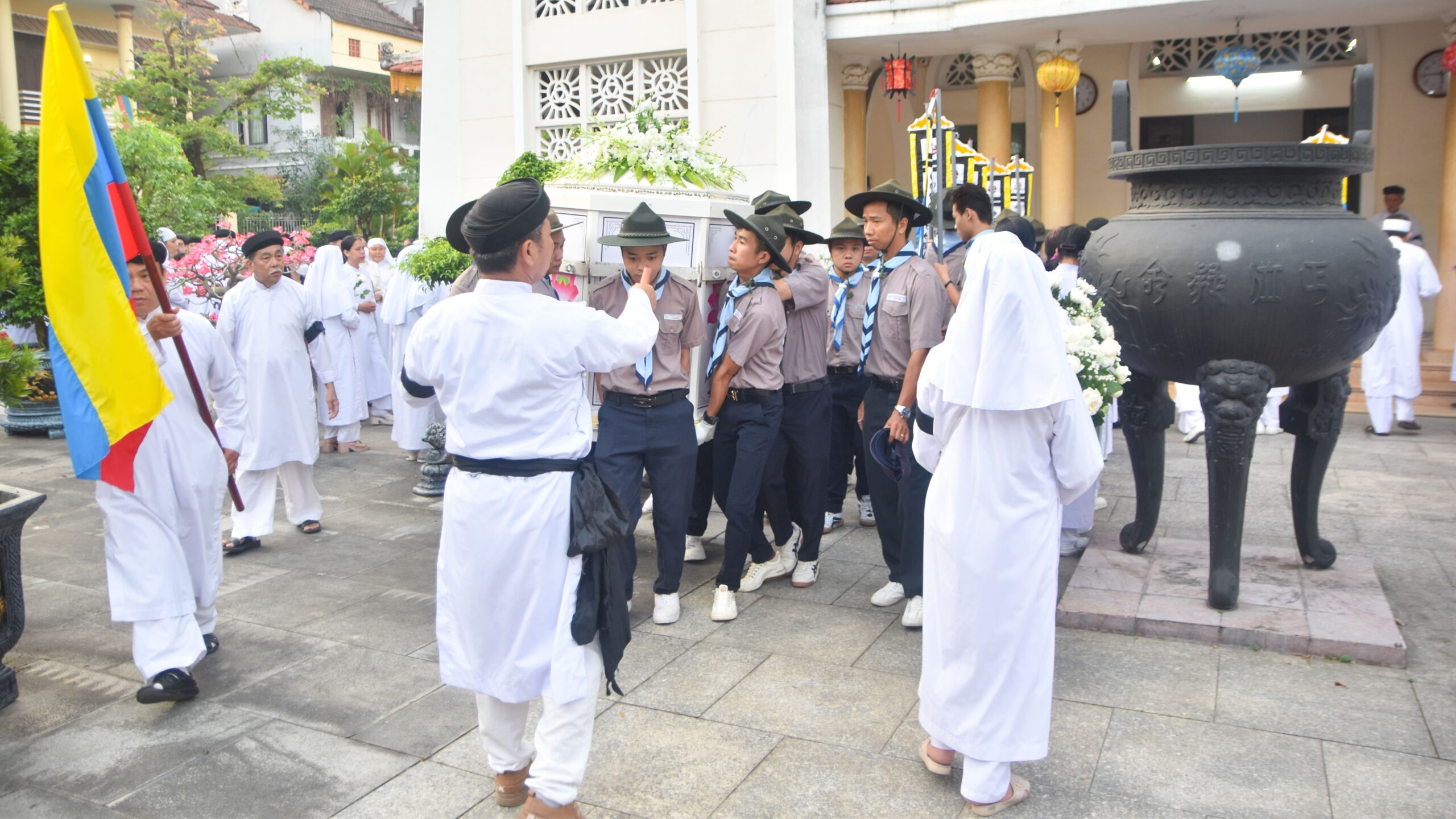 Lễ an táng – ảnh 22