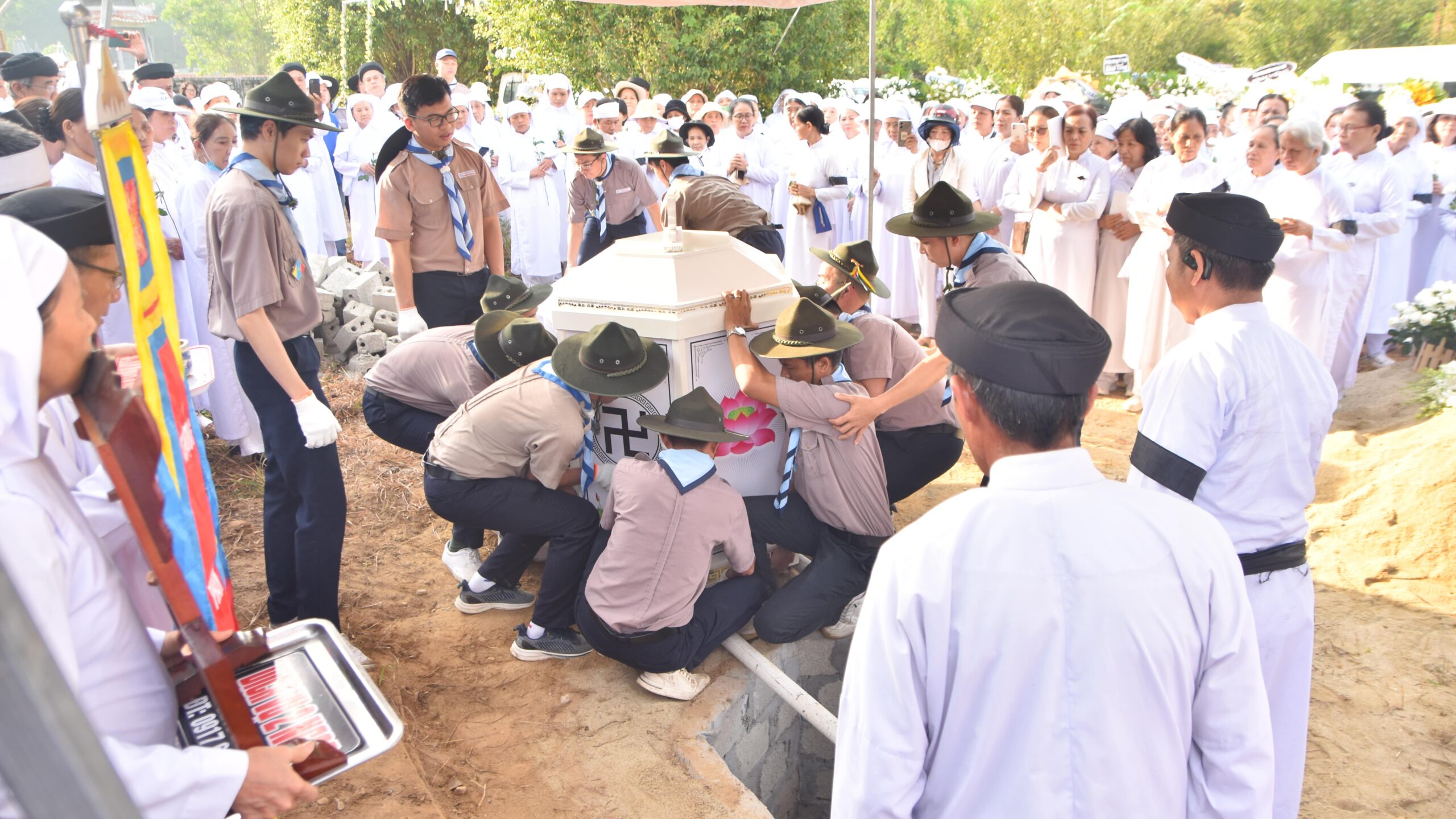 Lễ an táng – ảnh 36