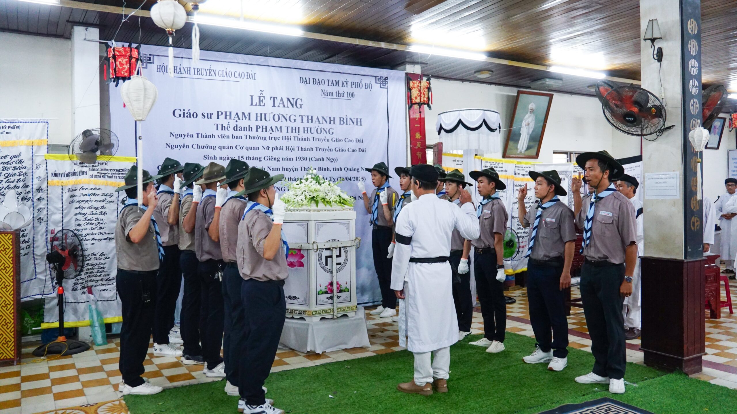 Lễ an táng – ảnh 40