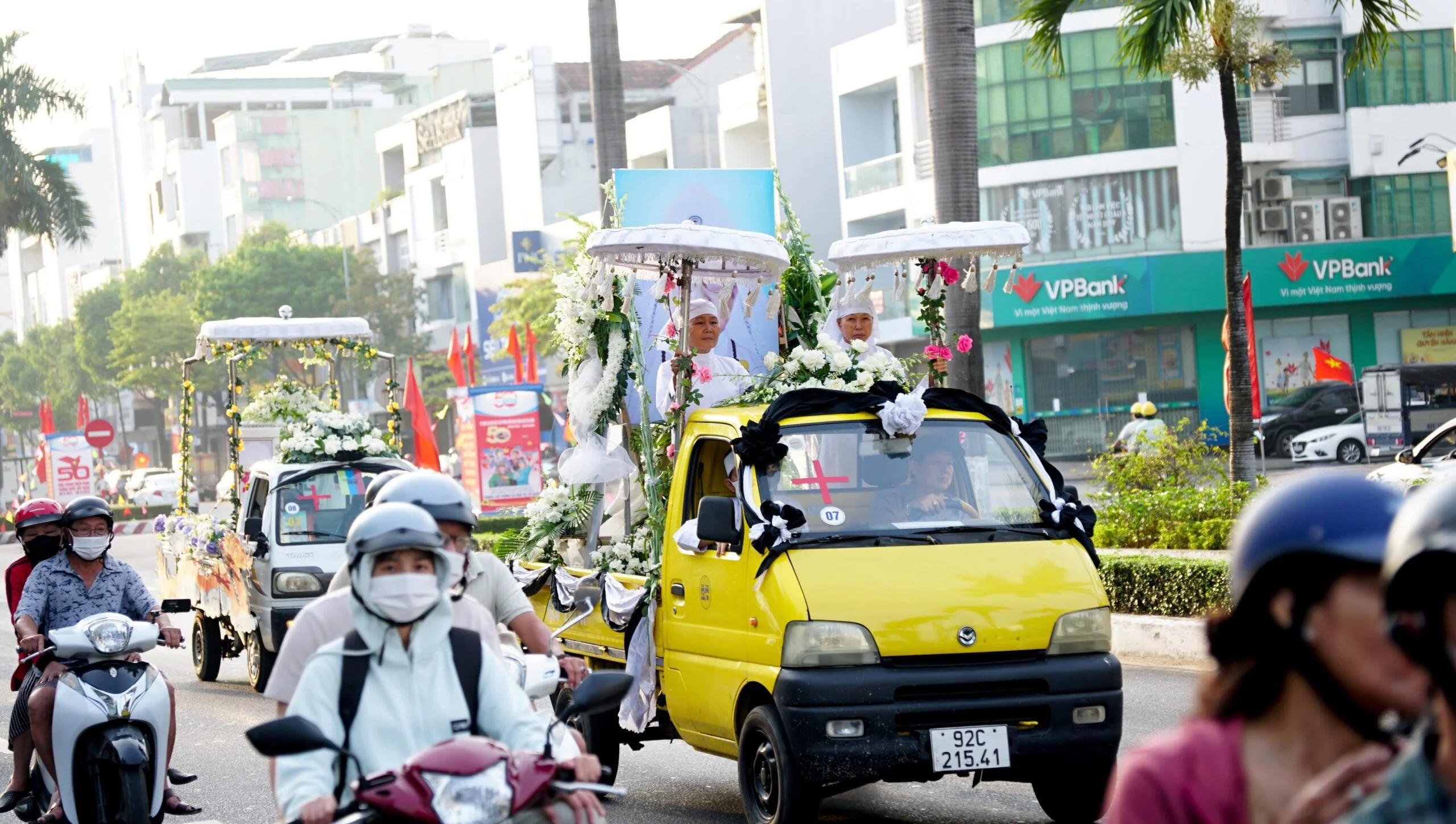 Lễ an táng – ảnh 47