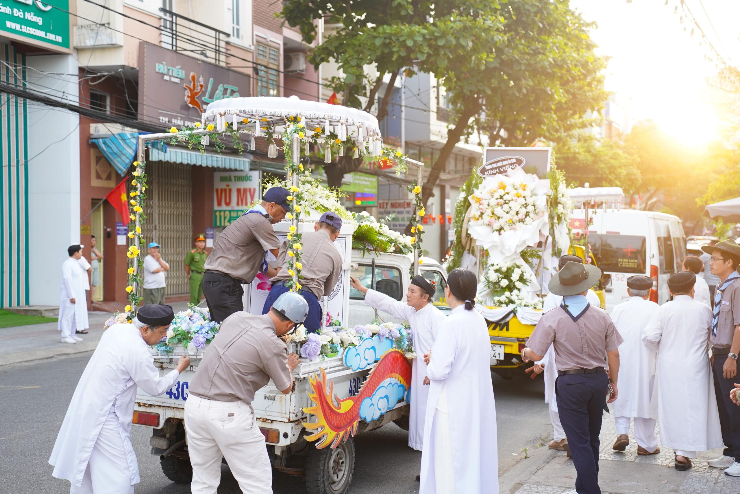Lễ an táng – ảnh 2