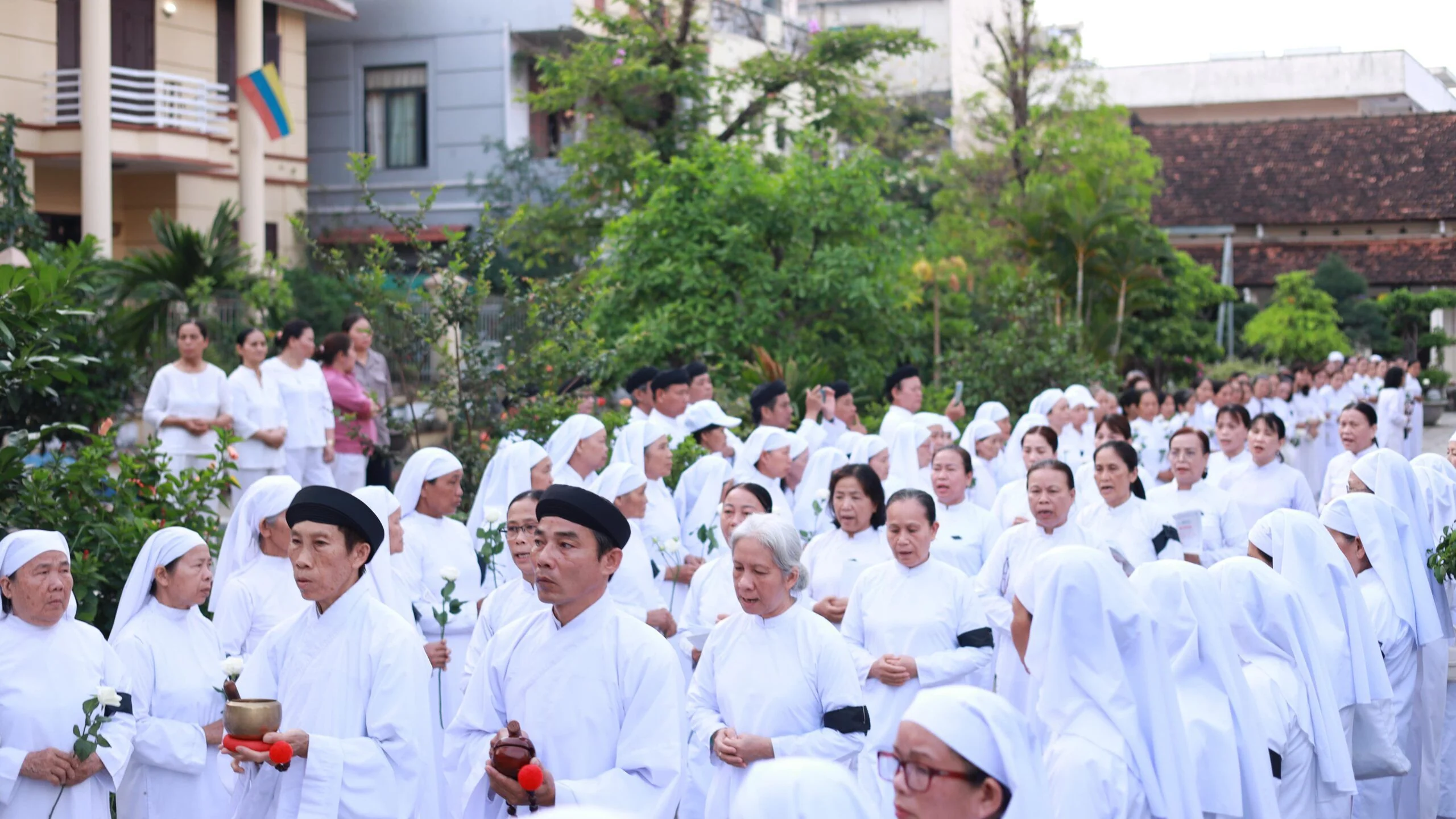 Lễ an táng – ảnh 11
