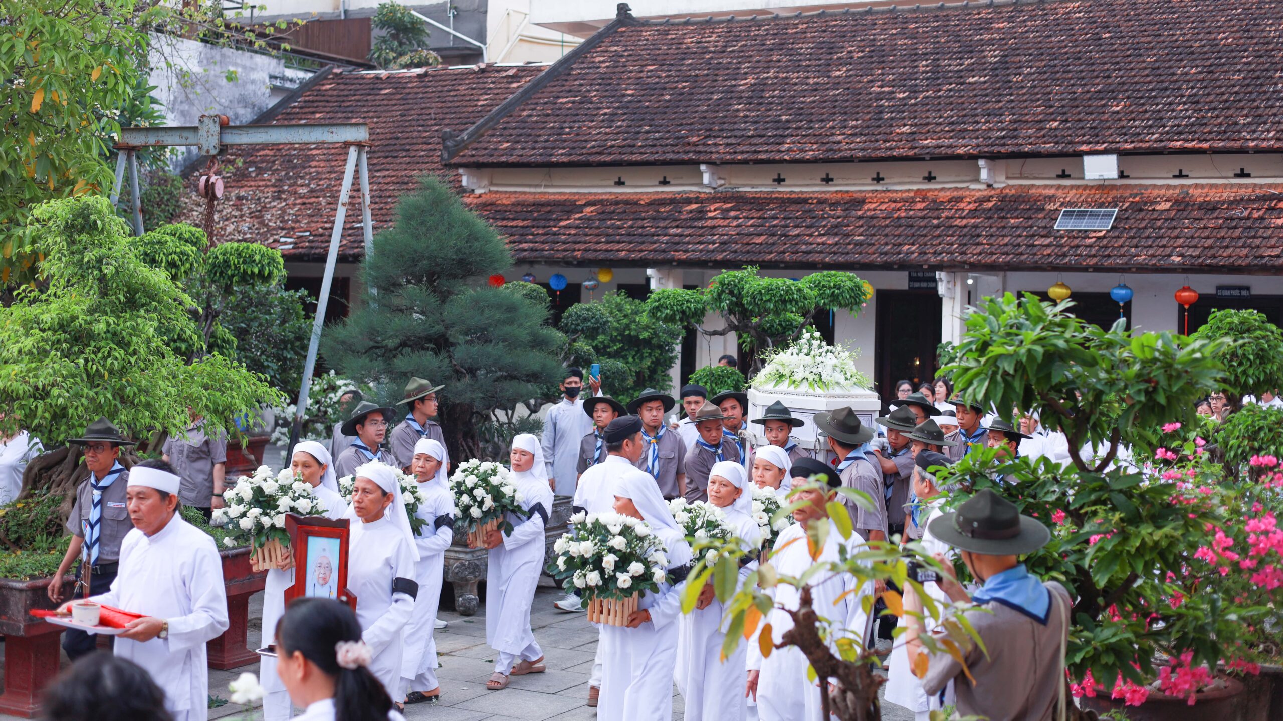 Lễ an táng – ảnh 6