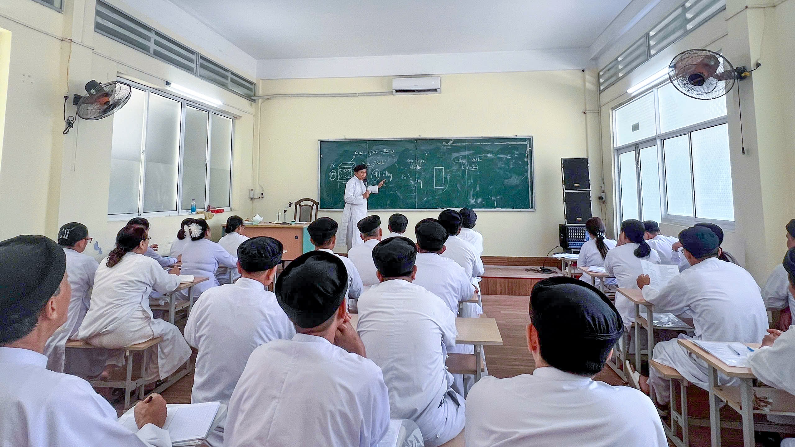 Hội Thánh tổ chức lễ thọ phong Lễ sanh, Hành thiện, Tùng sỹ quân – ảnh 3