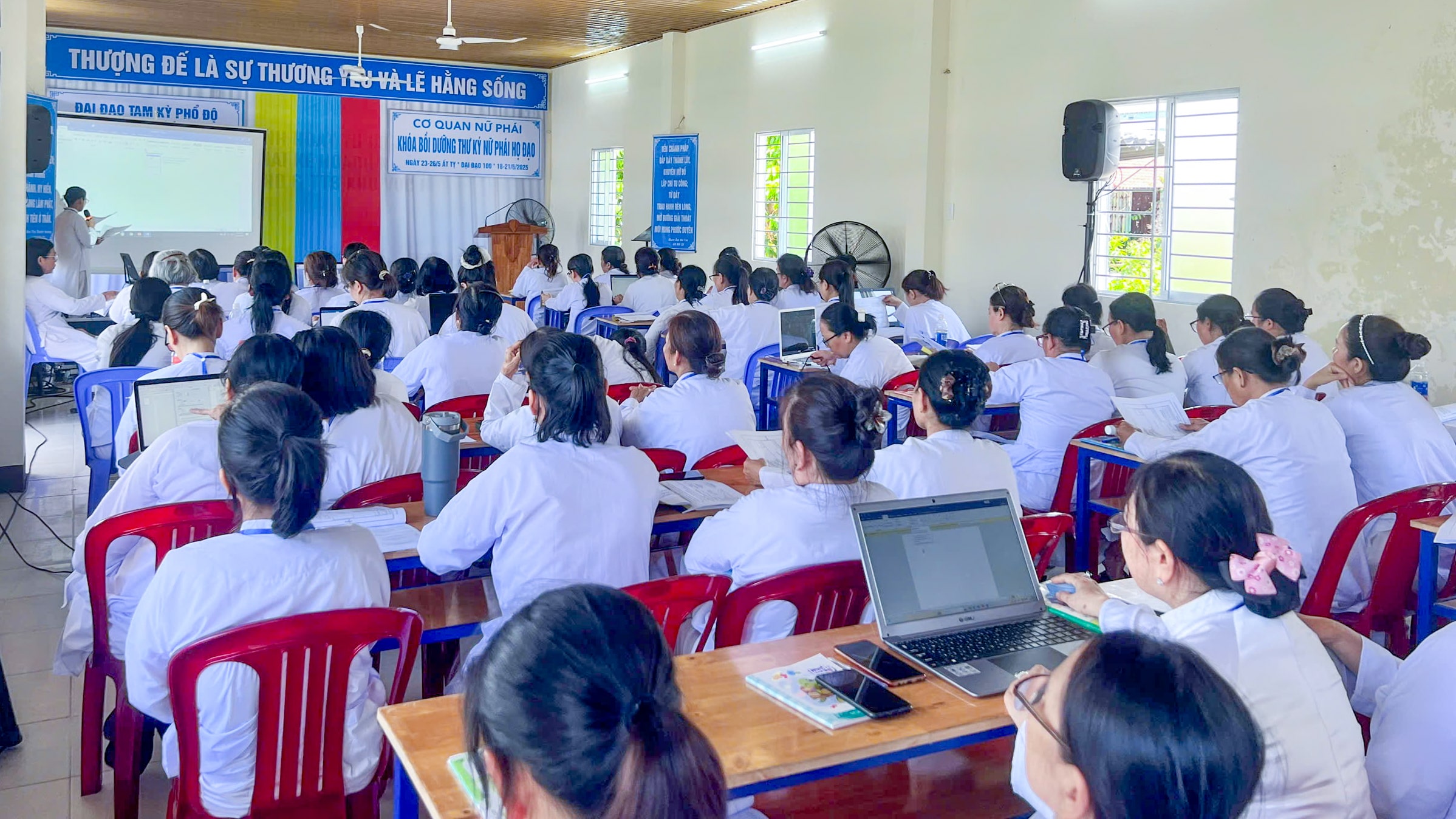 Khóa bồi dưỡng thư ký nữ phái các Họ đạo, Cơ sở đạo, Điểm sinh hoạt tôn giáo tập trung – ảnh 1
