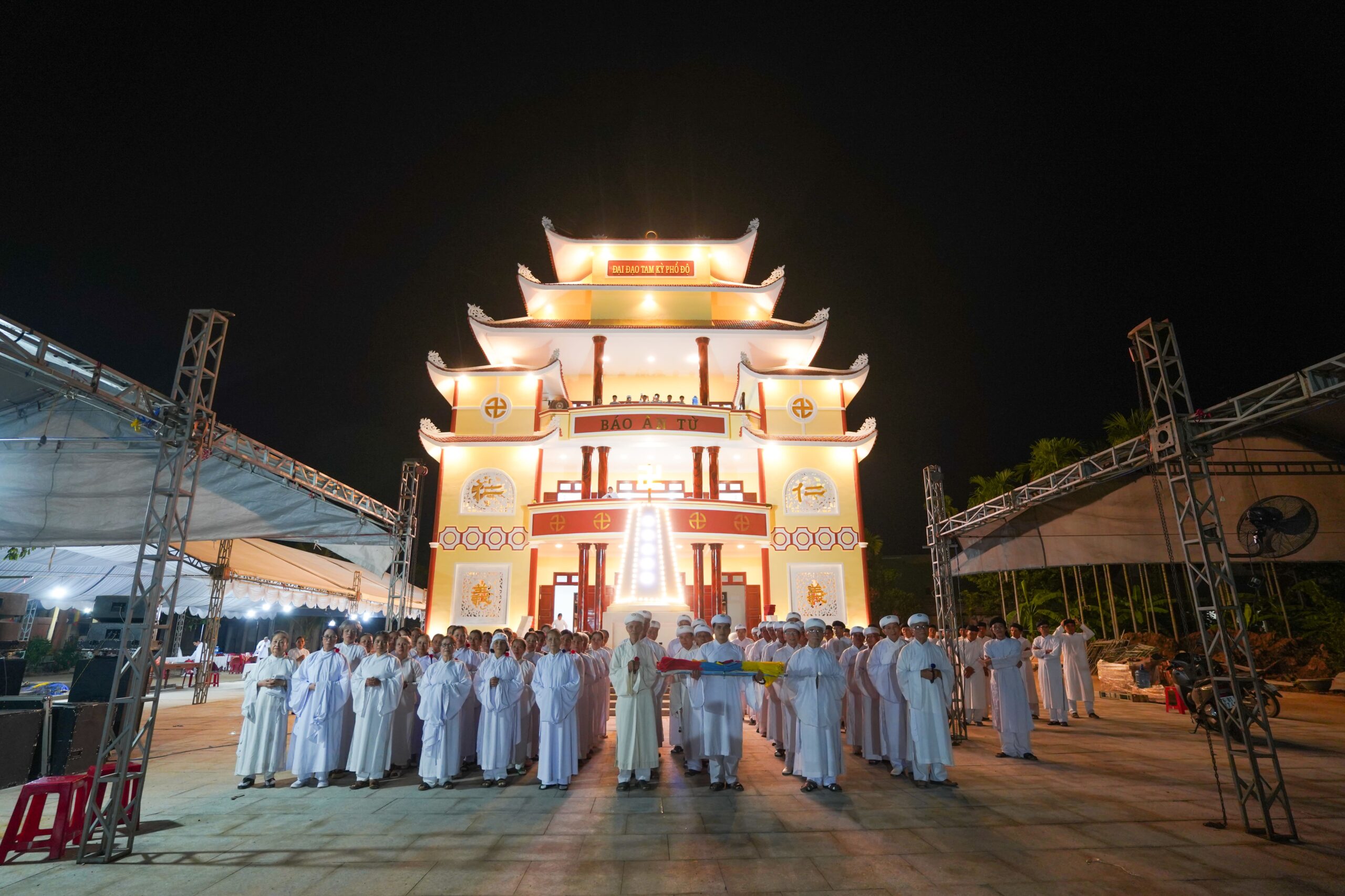 Lễ an vị ngôi Báo Ân Từ Linh Tháp và chương trình hồi hướng, kỷ niệm Chư Thánh Tông Đồ – ảnh 34