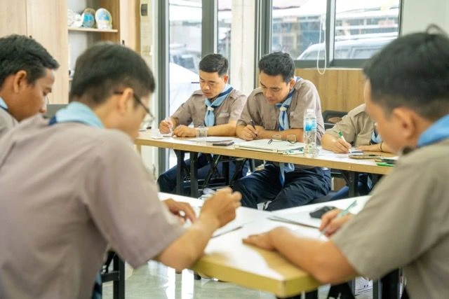 Tổ chức kiểm tra cuối kỳ và hướng dẫn luận văn tốt nghiệp khóa Trung Châu 1 – ảnh 6
